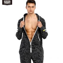 52025 Herren-Camouflage-Overall mit Kapuze – einteiliger Baumwollpyjama, gemütlicher Homewear-Lounge-Einteiler, stilvolles Pyjama-Set mit Kapuze