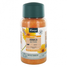 Kneipp Arnica Cristaux de Bain Actif 600g - Rafraîchissant - pour Peau Normale, Peau Grasse et à problèmes