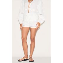 Short brodé blanc, Blanc