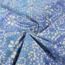 Tissu Voile De Coton Batik Fleuris Sur Fond Bleu Lavande - Craftine