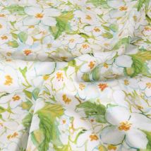 Tissu Viscose Digital Imprimé Floral Printanier Sur Fond Vert - Craftine