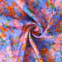 Tissu Viscose Touché Satin Aveline Fleurs Roses Sur Fond Bleu Lavande - Au Mètre - Craftine