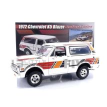 Voiture Miniature De Collection - Acme - Chevrolet K5 Blazer Feathers Edition - Blanc - 1972 - Acme