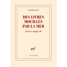 Des Livres Mouillés Par La Mer