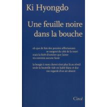 Une Feuille Noire Dans La Bouche