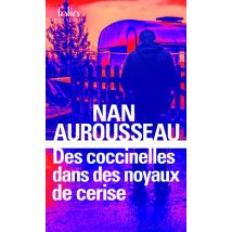 Des Coccinelles Dans Des Noyaux De Cerise