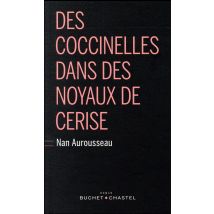 Des Coccinelles Dans Des Noyaux De Cerise