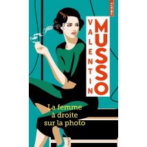 La Femme À Droite Sur La Photo