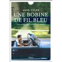 Une Bobine De Fil Bleu
