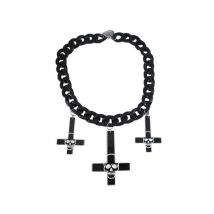 Collier gothique noir avec 3 pendentifs croix imprimés têtes de mort