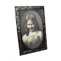 Schauriges Mädchenporträt Halloweendeko 38 cm - Thema: Horrorfilm - Schwarz