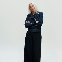 Kort spijkerjack, bikerstijl