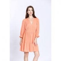 Vestido con cuello en pico y volantes