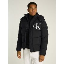 Chaqueta acolchada con capucha y forro sintético