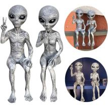 Aiitllyna Alien Statuette,Set of 2 Space Alien Statues,Extra Terrestrial Statue,Garden Figurine,Resin Sculpture for Home Office Garden Patio Yard Lawn