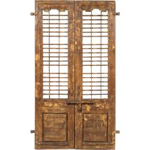 Alte mittelalterliche Schiebetür aus Massivholz und Eisen innen oder außen