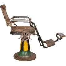 Alter restaurierter Barbierstuhlsessel