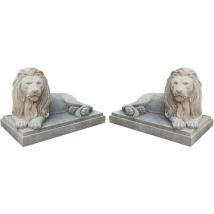 Ancienne statue d'un couple de lions en pierre