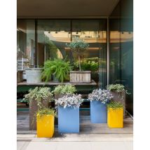 Slide - Base Pot Giallo zafferano - 42 / 30 h 73 cm Vaso decorativo in polietilene originale colorato giardino di design esterno interno bar