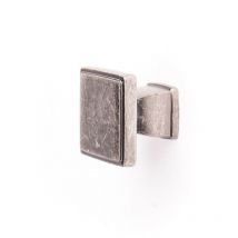 Bouton de meuble Style contemporain Fabriqué en Zamac Finition argent vieilli Mesures 303025mm Système de fixation vissé Comprend des vis M4 2 unités