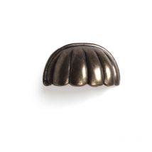 Asa-concha en zamak con acabado cuero, dimensiones: 52x31x21mm, entrepuntos: 32mm -