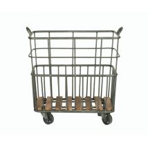 Carro de metal con ruedas para leña