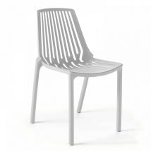 Chaise de jardin ajourée en plastique blanc