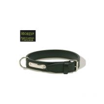 Collier cuir cousu double - cuir noir Désignation : Collier cuir cousu double Longueur hors tout : 55 cm Tour de cou Maxi / Mini : Collier cuir cousu