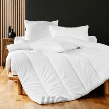 Couette polyester uni confort - 240x220cm.