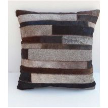 Coussin fait main en peau de vache 45x45 noir natal