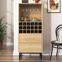 Elegante botellero de madera con 2 cajones y colgador de copas, con capacidad para 18 botellas, ideal para cocina, salón y bar.