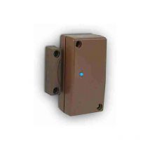 Metteur volansc dans un conteneur marron