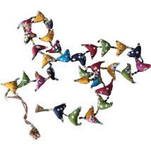 Embrase per tende fatte di triangoli colorati