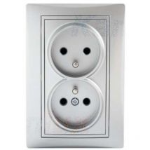 Kanlux - Enchufe Doble Completo con Protección Empotrable domo Plata