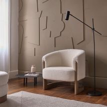 Berah Getah - Fauteuil en chêne massif et tissu bouclette écrue