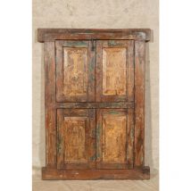 Fenêtre en bois massif et fer avec cadre Fenêtre avec grille Style ancien médiéval Intérieur et extérieur Vieille porte en bois