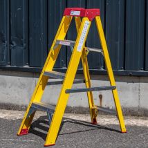 Trade Master Pro - 4 Tread Fibreglass Swingback Step Ladder