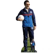 Figurine en carton Ted Lasso Jason Sudeikis en survêtement avec un ballon de football blanc - Haut 184 cm