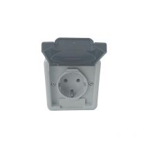444030 prise avec clapet IP44 - Gira