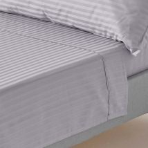 Homescapes - Drap plat rayé satin de coton égyptien 330 fils coloris Gris 240 x 275 cm