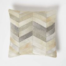 Fellkissen 45 x 45 cm Chevron-Muster - Patchwork Kissen aus Fell & Leder mehrfarbig-creme - Homescapes