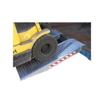 Kurzrampe / Container Auffahrschiene / Bordsteinrampe 175cm lang, Traglast 7500kg pro Paar - als Einzelstück - M150/17SH