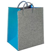 Korb aus blauem und türkisem Stoff