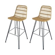 Lot de 2 tabourets de bar style nature aspect rotin en résine tressée et pieds en métal noir - Hauteur 63cm