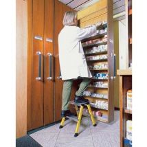 Krause - Escalerilla plegable de aluminio con ruedas 2 x 2 peldaños