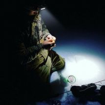 Lampada a testa: potente lampada a testa ricaricabile con 4 modalità di illuminazione.