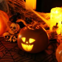 Lampe de Projection Animée Citrouille Halloween, 16 Animations et Effets Sonores,Version Anglaise,Haut-parleur Projecteur Intégré pour Halloween