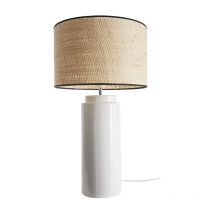 Lampe à poser en céramique émaillée blanche et abat-jour en raphia naturel H64 cm MAJES