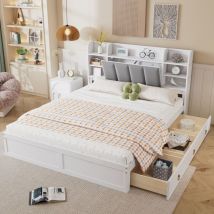 Fortuna Lai - Lit double 160x200cm - avec 3 tiroirs, sommier à lattes et tête de lit rangement - pin+MDF - blanc+gris