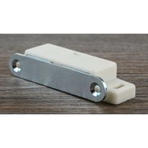 Loquet aimanté en Plastique, acier ( Prix pour Paquet de 4 )